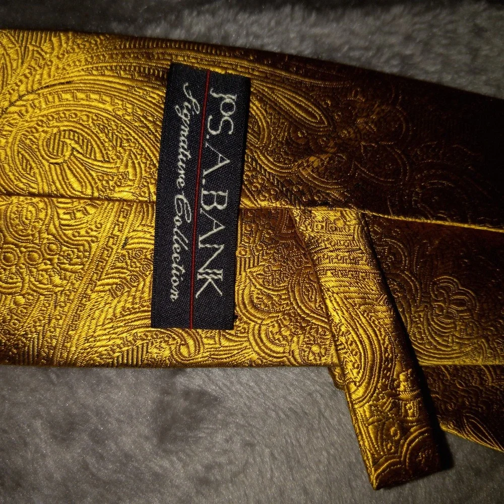 Jos.A.Bank Signature Collection 100% SILK Men's Designer 60.5 Ripp Gold Paisley